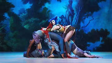 Ashnikko on stage